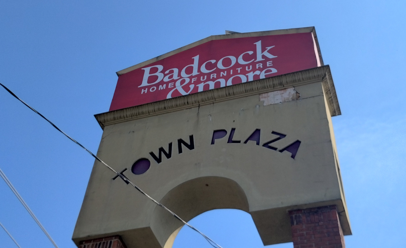 080124 badockfurniturefeat